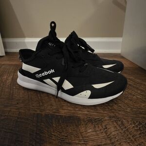 Reebok Classic Black and White Athletic Shoes 9W